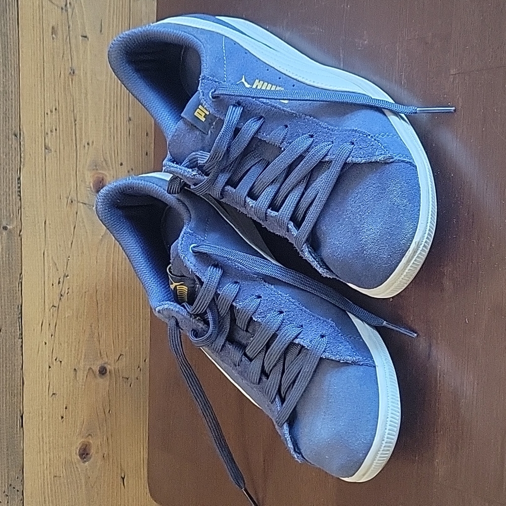 Blue suede puma lace-up shoes, size 9
